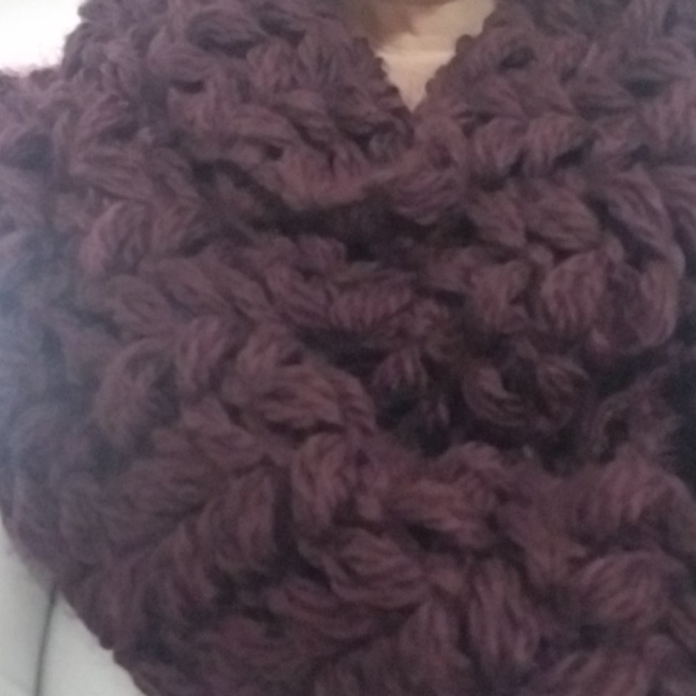 Warm scarf - Picture 3 of 3